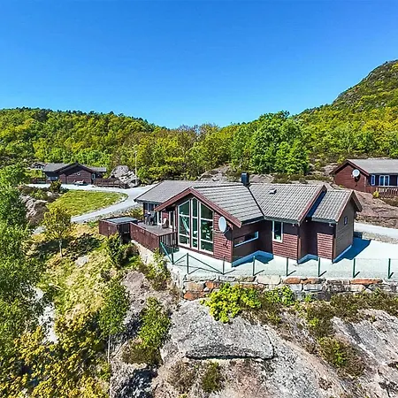 Lovely Home In Nedstrand With Sauna *